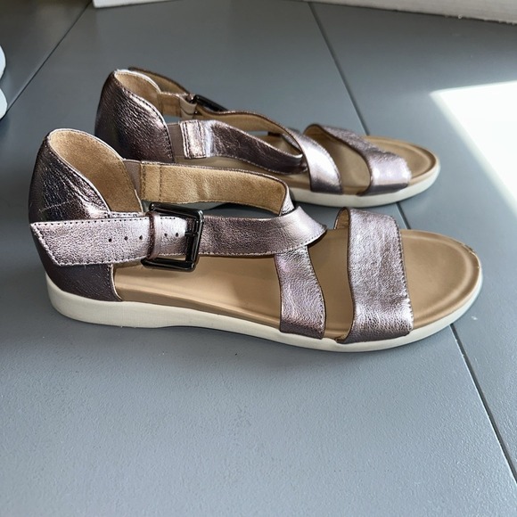 Naturalizer Women's 9N Elliott Sandal Slip On Metallic Rose Gold Comfortable - Picture 9 of 9